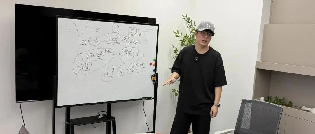 做 AI 内容三年，我总结了一套创作方法论 封面图
