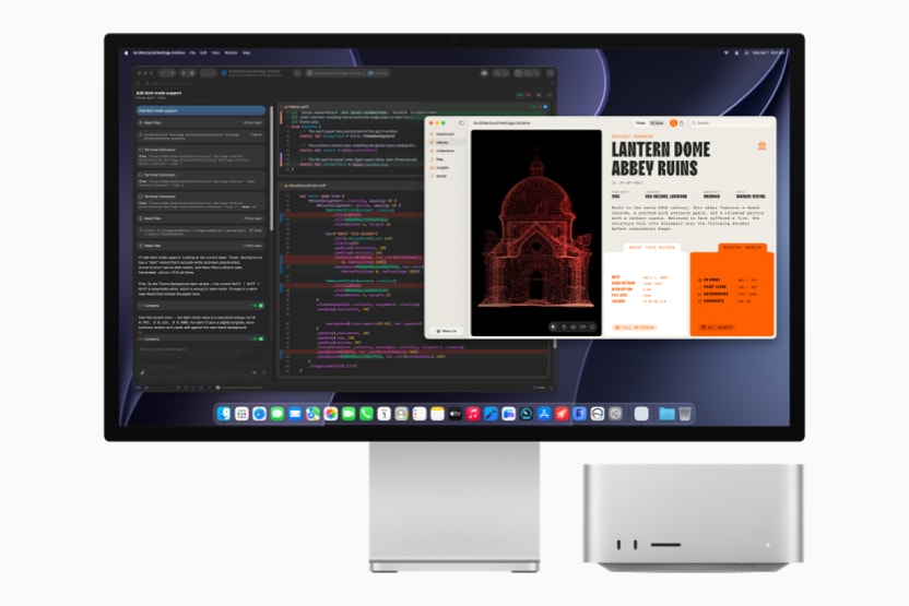 Mac Studio 与运行 Xcode 编码界面的显示器
